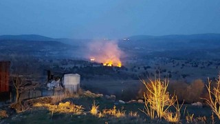 Hisarcıkta köy merasında yangın