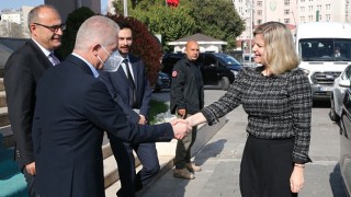 Hollandalı Bakan Schreinemacher Gaziantep Valiliğini ziyaret etti
