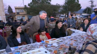 Honaz Belediyesinin Kocabaşta kurduğu ilk iftar sofrası binleri buluşturdu