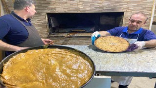 İftar ve sahur sofralarının vazgeçilmezi tahinli pide