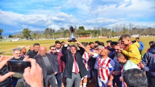 İncirliova Belediyespor namağlup şampiyon oldu