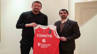 İran Basketbol Federasyonu Başkanı Daveriden, TBF Başkanı Türkoğluna ziyaret