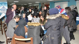İş arayan deprem mağdurları firmalarla buluştu