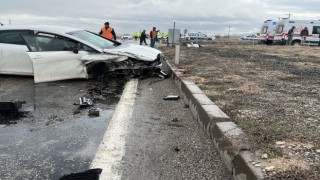 İşçileri taşıyan kamyonet ile otomobil çarpıştı: 9 yaralı