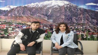 Isınmak için tahta toplamaya çıkan genç, gelen ses üzerine enkazdan hayat kurtardı