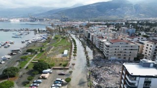 İskenderunda deniz taşkınları devam ediyor