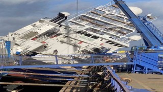 İskoçyada tersanedeki gemi yan yattı: 25 yaralı