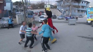 İstanbul Bahçelievler Belediyesi depremzede çocuklar için köy köy geziyor