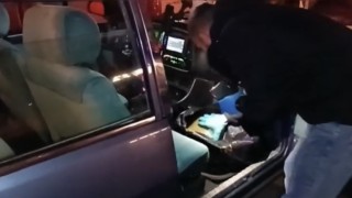 İstanbulda iki sevgili 5.5 kilo uyuşturucu ile yakalandı
