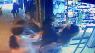 İstanbulda kadınların omuz atma kavgası kamerada