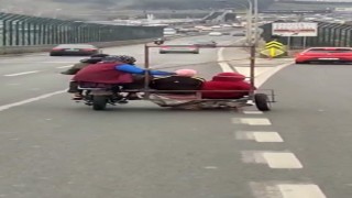 İstanbulda motosiklet sürücülerinin ilginç anları kameraya yansıdı
