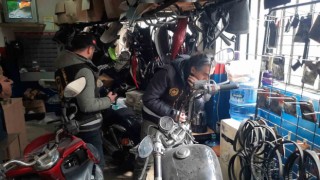 İstanbulda Oto Hırsızlık Büro Amirliği ekiplerinden motosiklet tamircilerine denetim