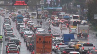 İstanbulda yağmurda trafik yoğunluğu yüzde 65e ulaştı