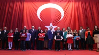 İstiklal Marşını güzel okuma yarışması izleyenleri duygulandırdı