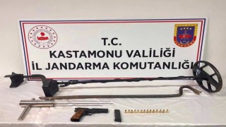 İzinsiz kazı yapan iki kişi, jandarma ekiplerince suçüstü yakalandı