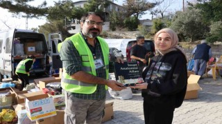 İzmir depreminde oğlunu kaybeden baba tıp öğrencisinin kitap talebini yerine getirdi