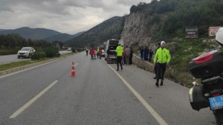 İzmirde feci kaza: 2 ölü, 1 ağır yaralı