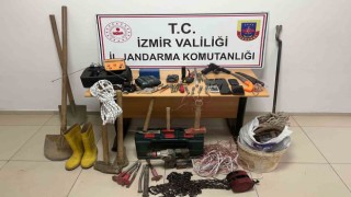 İzmirde kaçak kazı yapan 7 kişiye suçüstü
