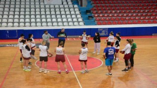 İzmit Belediyespor gözünü Süper Lige dikti