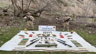 Jandarma, Hakkari kırsalında çok sayıda mühimmat, teçhizat ve malzeme ele geçirdi