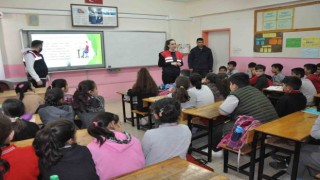 Jandarma öğrencileri siber suçlara karşı bilgilendirdi