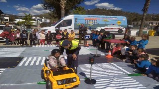 Jandarmadan miniklere trafik eğitimi