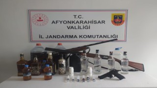 Kaçak alkol operasyonunda 4 gözaltı