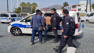 Kaçak binaları yıkılınca belediye binasına baskın yaptılar