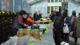 Kadıköyde depremzede yerel üreticilere destek için Dayanışma Pazarı yeniden kuruldu