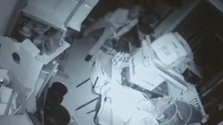 Kağıthanede kablo hırsızlığı kamerada: İşyerinden 4 bin lira değerinde kablo çaldı