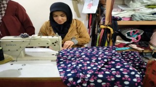 Kağızmanlı kadınlar depremzedelere pijama dikiyor