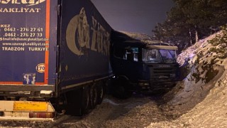 Kar kaza getirdi, tır toprak zemine çarparak durabildi: 1 yaralı