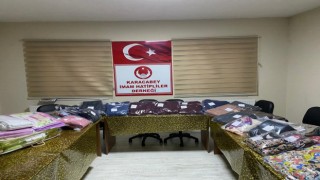 Karacabeyde kadınlar depremzedeler için eşofman ve pijama takımı dikiyor