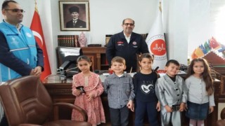 Karamanda minikler kumbaralarını depremzedelere bağışladı