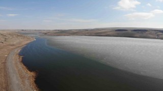 Kars Baraj Gölünün buzları çözülüyor