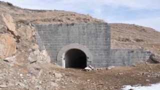 Karsta 150 yıllık tarihi sığınak yok oluyor