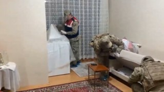 Karsta JASAT akü hırsızlarını yakaladı
