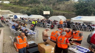 Kartal Belediyesi deprem bölgesi Hatayda iftar yemeği vermeye devam ediyor