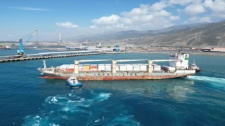 Katarın gönderdiği yaşam konteynerlerini taşıyan iki gemi İskenderuna ulaştı