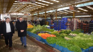 Kaymakam Özderin, pazar esnafını ziyaret etti