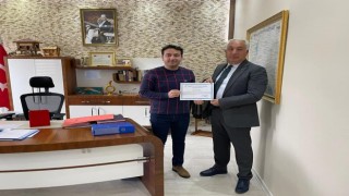 Kaymakam Özerdenden Başkan Altaya plaket