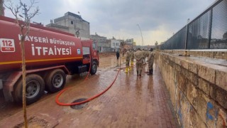 Kayseri, Deprem Bölgesinin Yanı Sıra Sel Yaşanan Bölgelerin de Yardımına Koştu