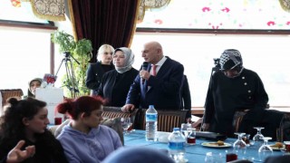 Keçiören Belediye Başkanı Altınok, depremzede kadınlarla buluştu
