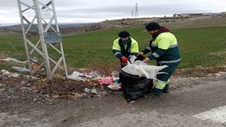 ‘Keçiören Belediyesi Doğayı Temizleme Timi yol kenarındaki kilolarca atığı bertaraf etti