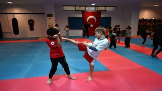 Kemerde karate, kick boks ve pilates kursları devam ediyor