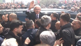 Kılıçdaroğluna İzmirde miting gibi karşılama