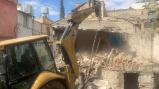 Kiliste ağır hasarlı binaların yıkımı sürüyor
