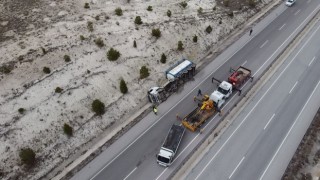 Kimyasal madde yüklü tırın devrildiği kazada büyük panik yaşandı