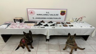 Kırklarelinde durdurulan araçta uyuşturucu ve tabanca çıktı