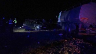 Kırklarelinde tanker ile otomobilin çarpıştığı kazada 2 kişi öldü